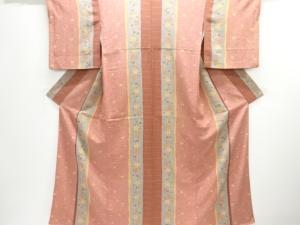 枝垂れ花に花唐草模様小紋着物